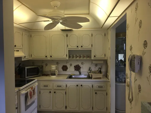 $2,500 | 99 Saxony C Delray Beach, Delray Beach, FL 33446