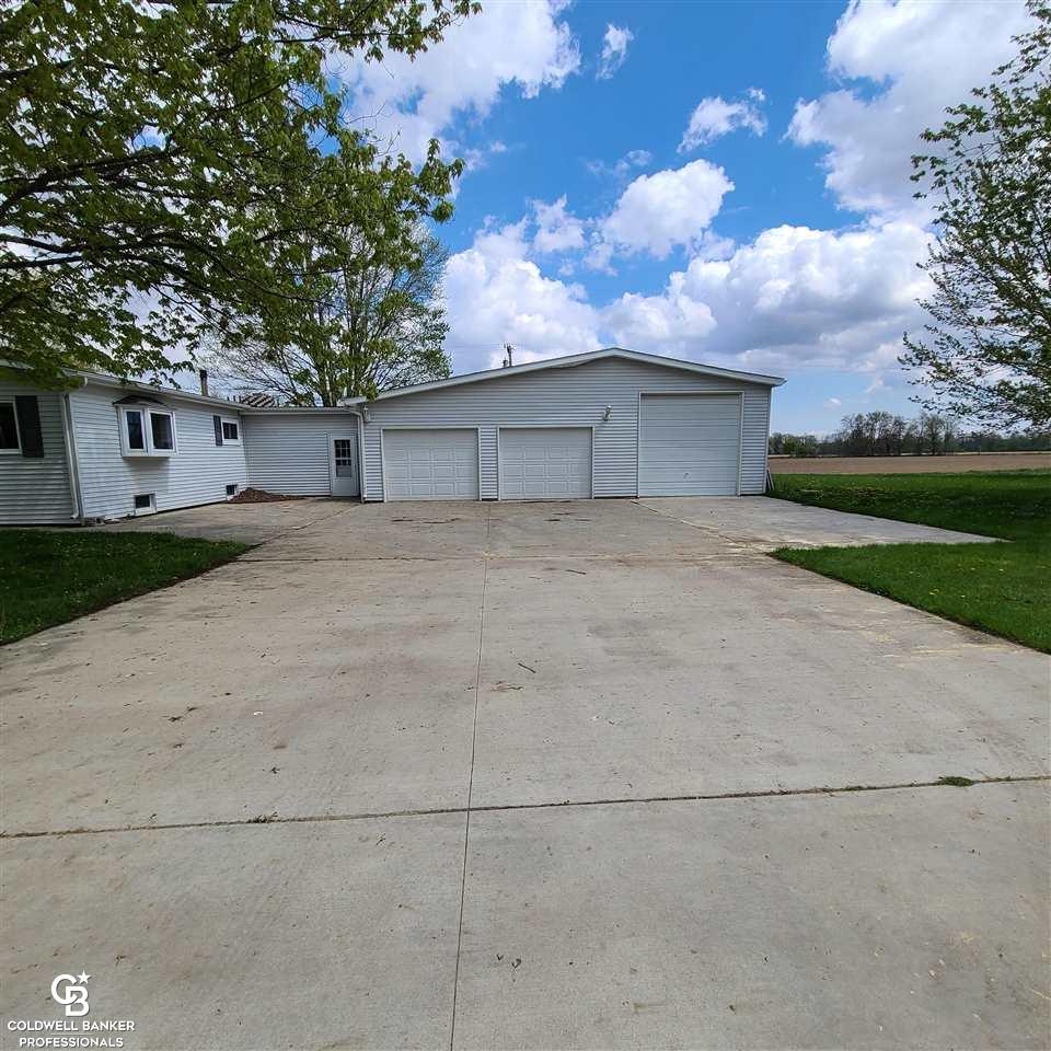 32 Morris Road Sandusky, MI 48471 - Photo 3 of 27 Garage