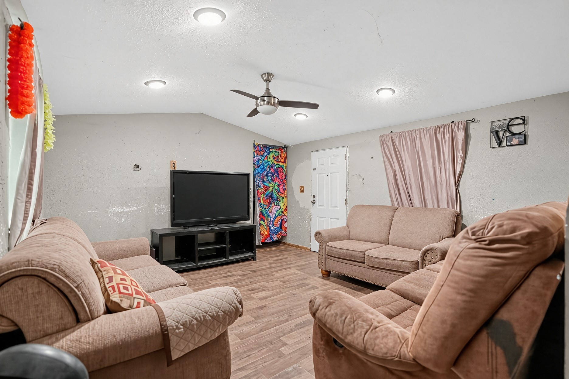 283 Walnut Cove Road Onalaska, TX 77360 - Photo 5 of 19 Gallery Image 5