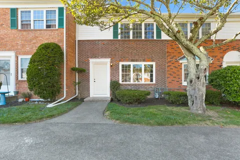 $419,000 | 30 Salem Walk, Unit 30, Milford, CT 06460