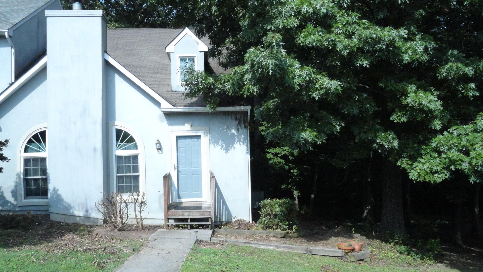 116 Hanover Place Oak Ridge, TN 37830 - Photo 17 of 17 a front view of a house with garden