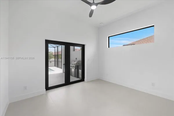 an empty room with a empty space