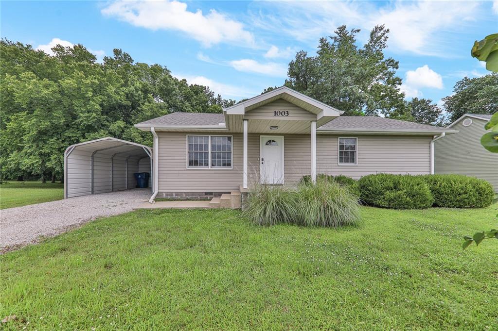 1003 South Ridgeway Street Caney, KS 67333 - Photo 1 of 19