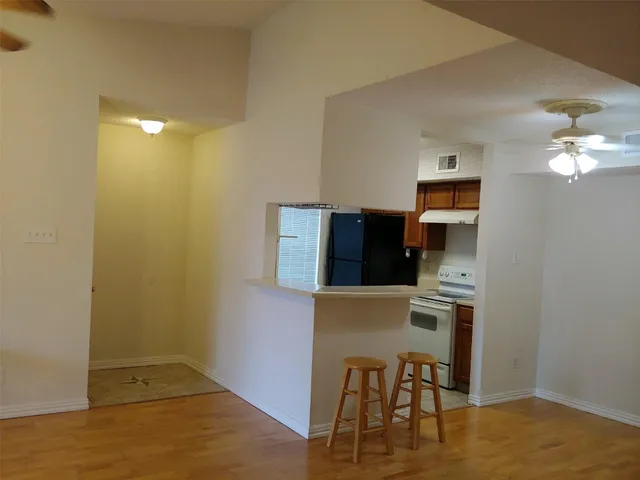 $950 | 10555 Turtlewood Court, Unit 1511, Houston, TX 77072