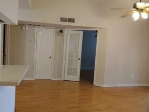 $950 | 10555 Turtlewood Court, Unit 1511, Houston, TX 77072