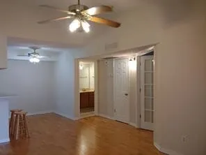 $950 | 10555 Turtlewood Court, Unit 1511, Houston, TX 77072