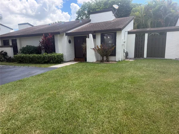 $2,400 | 7105 Southwest 127th Court, Unit 7105, Miami, FL 33183