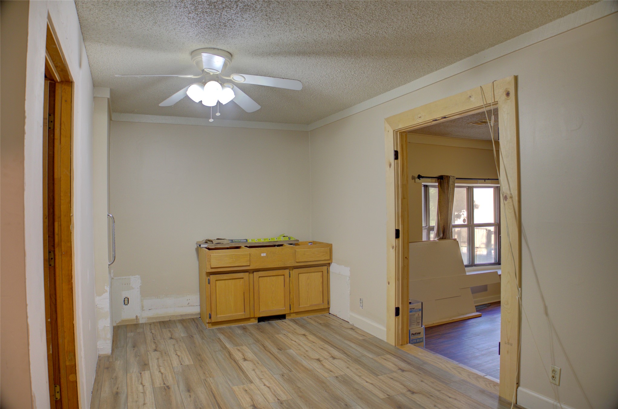 12420 South Garnett Road Broken Arrow, OK 74011 - Photo 18 of 44 Wood-finish flooring, built-in cabinetry, and a ceiling fan with integrated lighting