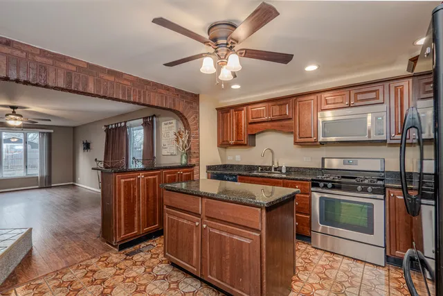 $225,000 | 18940 Baker Avenue, Country Club Hills, IL 60478