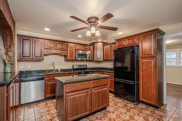 $225,000 | 18940 Baker Avenue, Country Club Hills, IL 60478