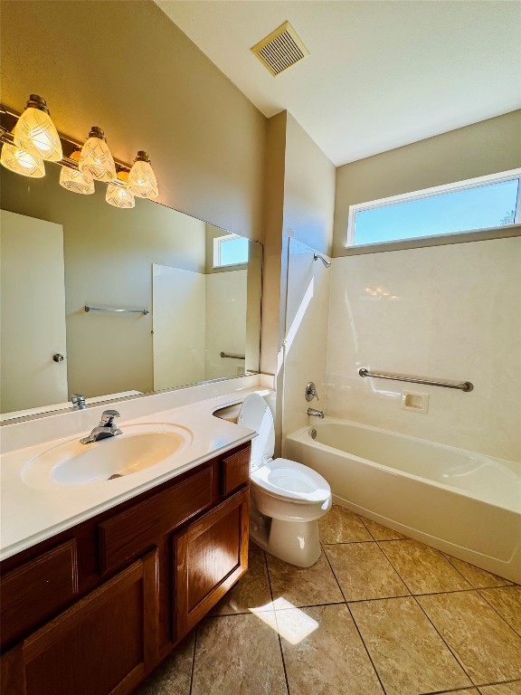 127 Verbena Drive Georgetown, TX 78633 - Photo 5 of 12 a bathroom with a sink a toilet and bathtub