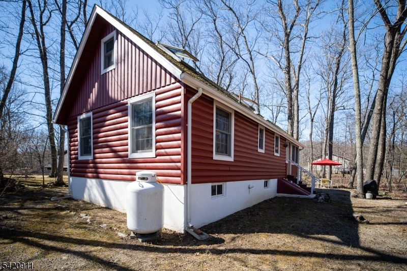 5 Anawa Road Vernon, NJ 07422 - Photo 33 of 44 a front view of house with a garden
