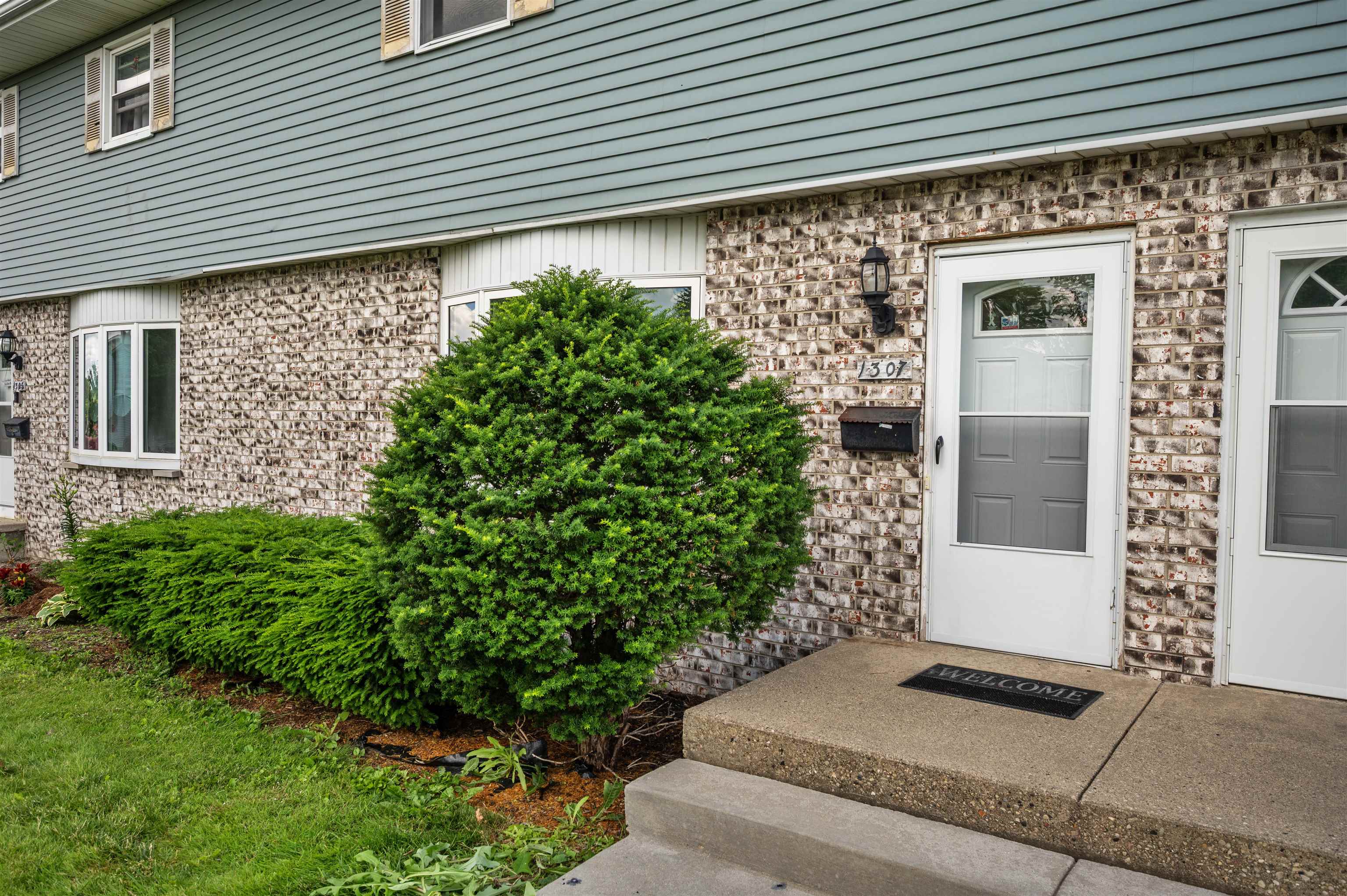1307 Sunfield Street Sun Prairie, WI 53590 - Photo 2 of 25