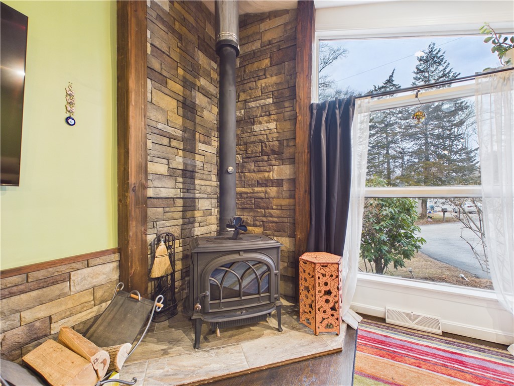 26 Edgewood Road Glocester, RI 02814 - Photo 4 of 32