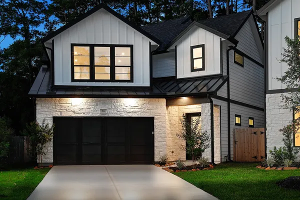 $950,000 | 38 Honeycomb Rdg Place, The Woodlands, TX 77380