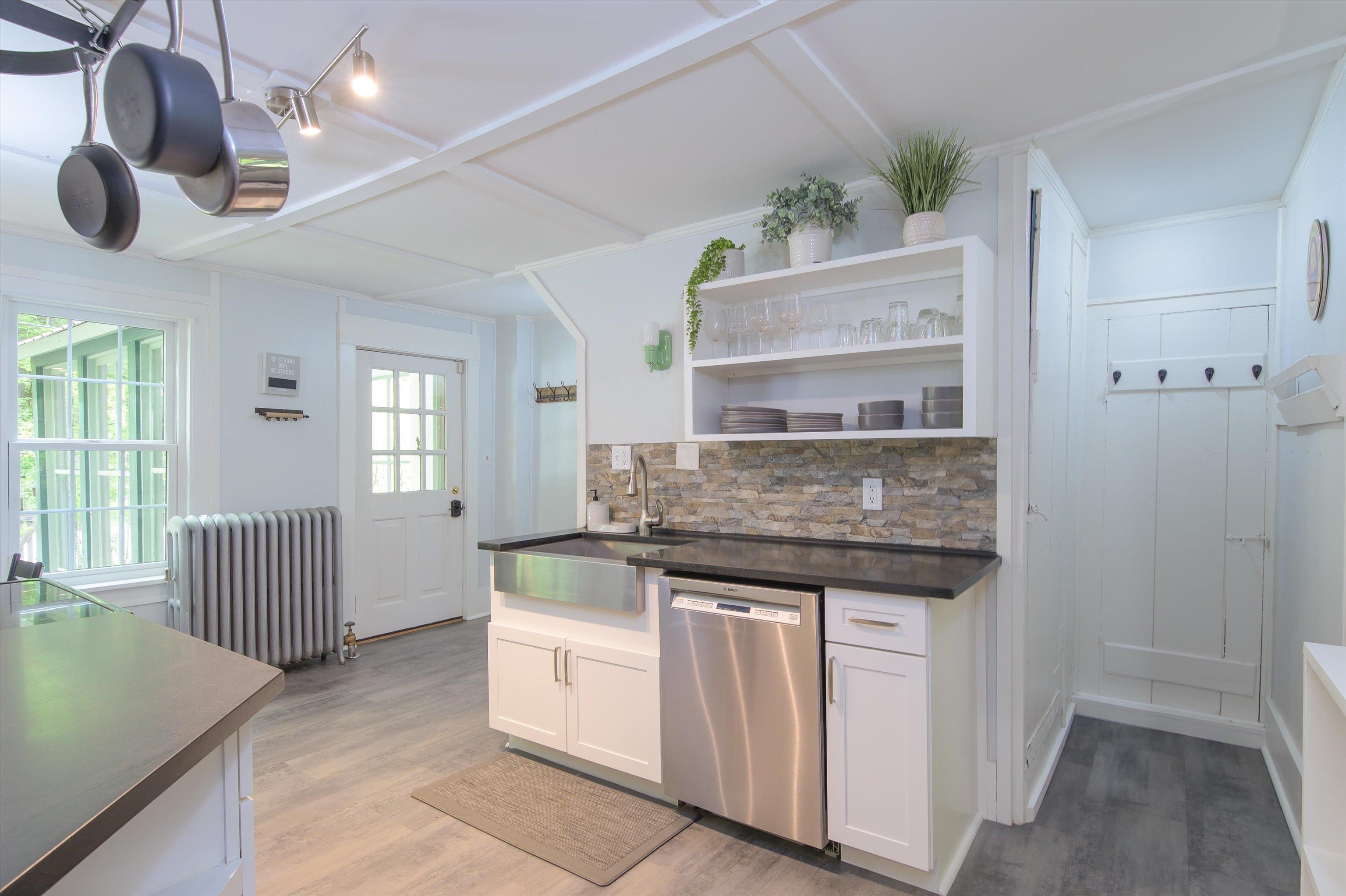 142 Dover Road Newfane, VT 05362 - Photo 4 of 58