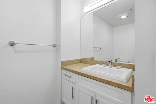 $1,299,000 | 5625 Crescent Parkway, Unit 301, Playa Vista, CA 90094