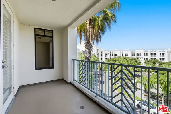 $1,299,000 | 5625 Crescent Parkway, Unit 301, Playa Vista, CA 90094