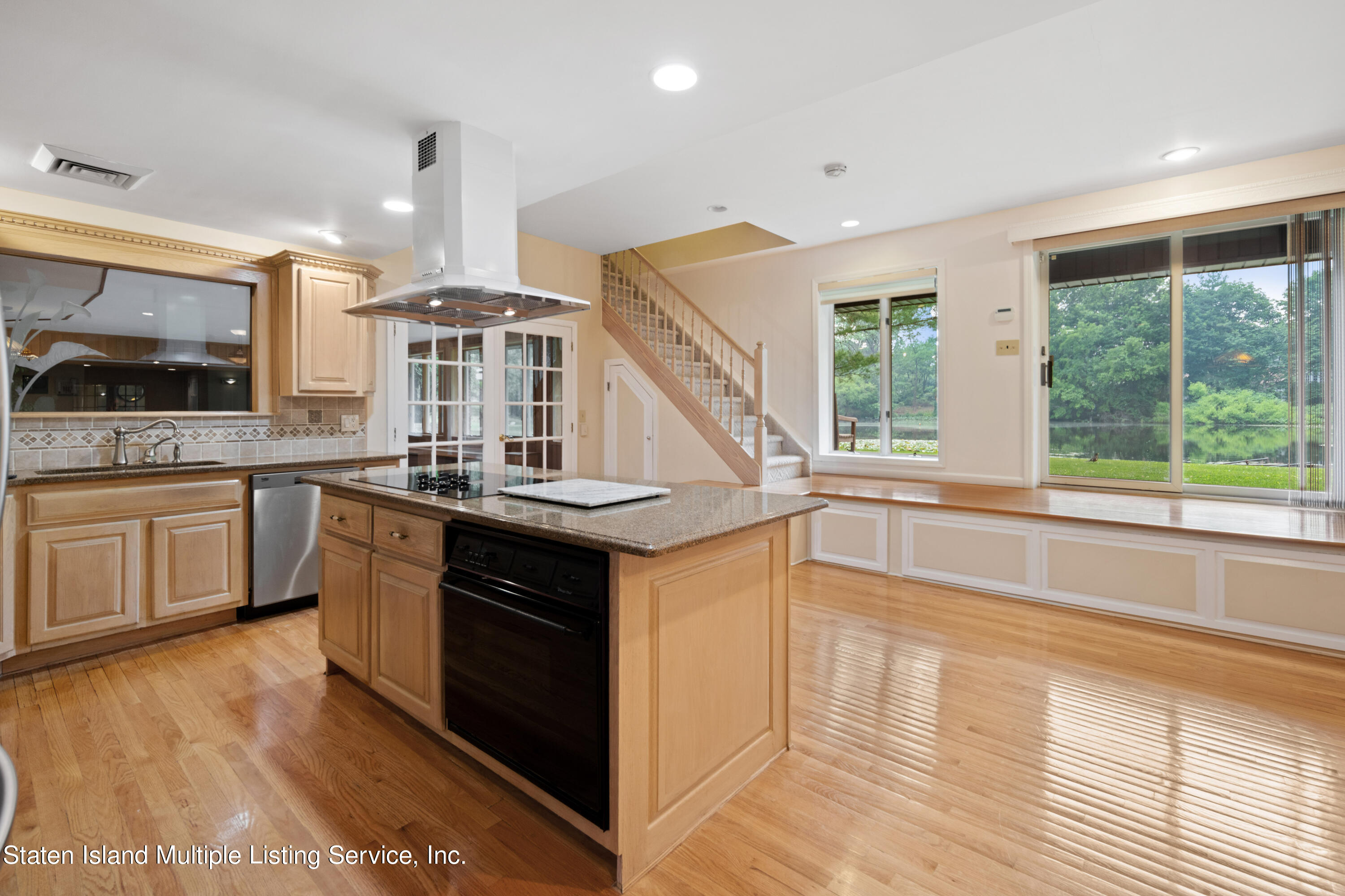 100 Wadsworth Road Staten Island, NY 10305 - Photo 20 of 46 luxury kitchen with giant windows