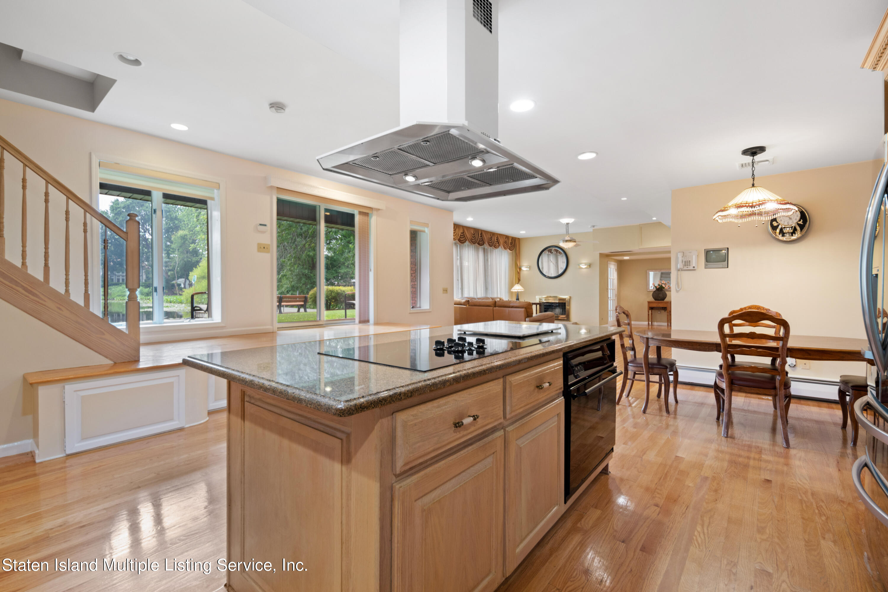 100 Wadsworth Road Staten Island, NY 10305 - Photo 21 of 46 luxury kitchen with giant windows
