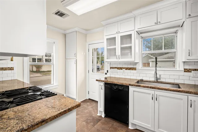 $3,500 | 3934 Rice Boulevard, Houston, TX 77005