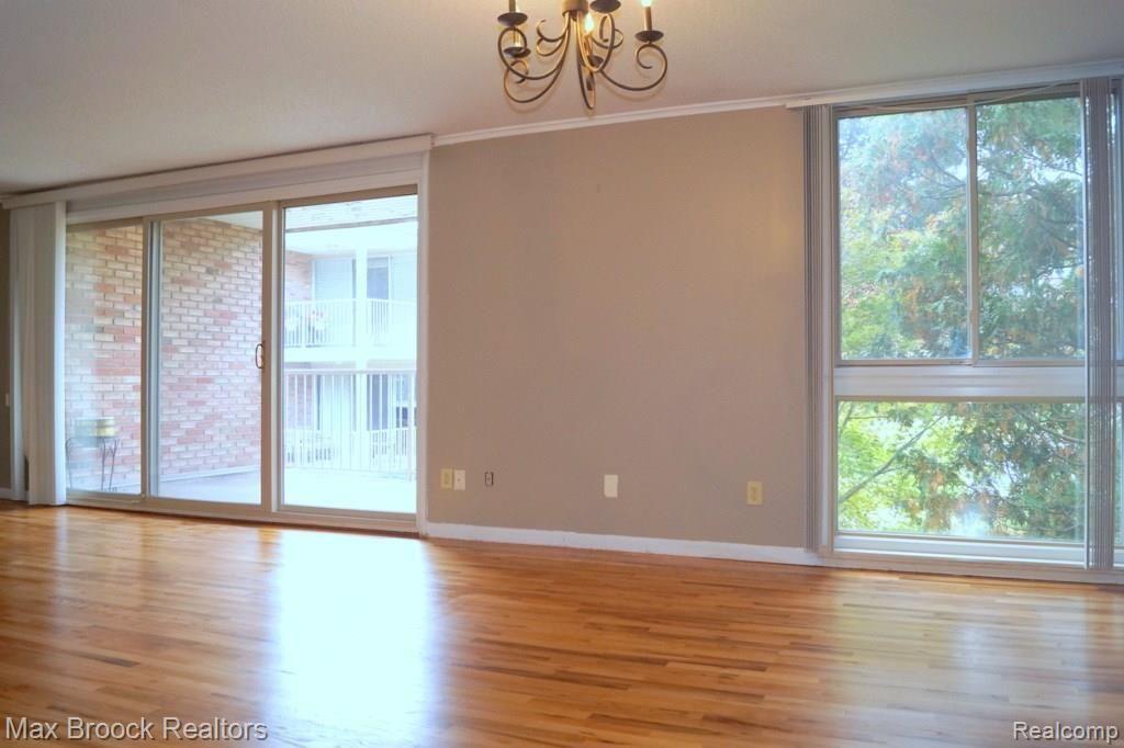 4041 West Maple Road, Unit 201 Bloomfield Hills, MI 48301 - Photo 6 of 16 06.JPG
