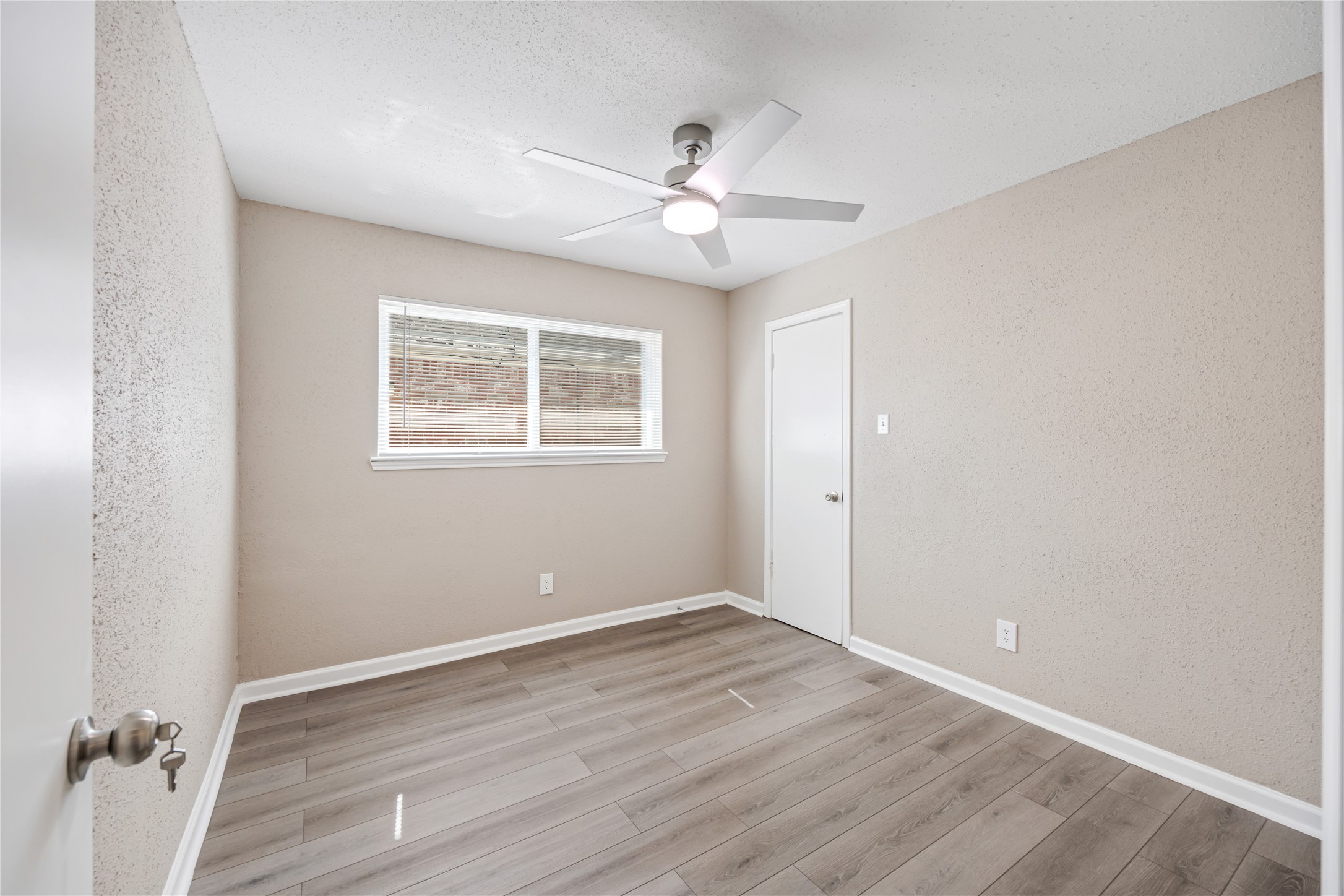 9614 Bean Street Houston, TX 77078 - Photo 4 of 28