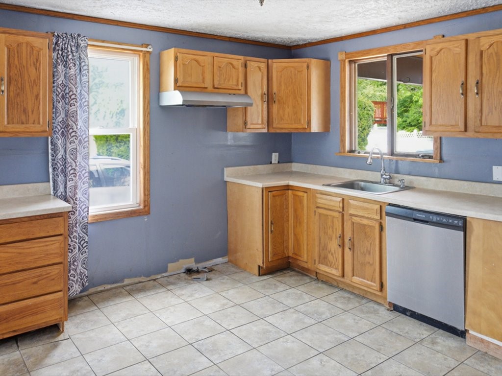 82 Wells Street Westerly, RI 02891 - Photo 12 of 45