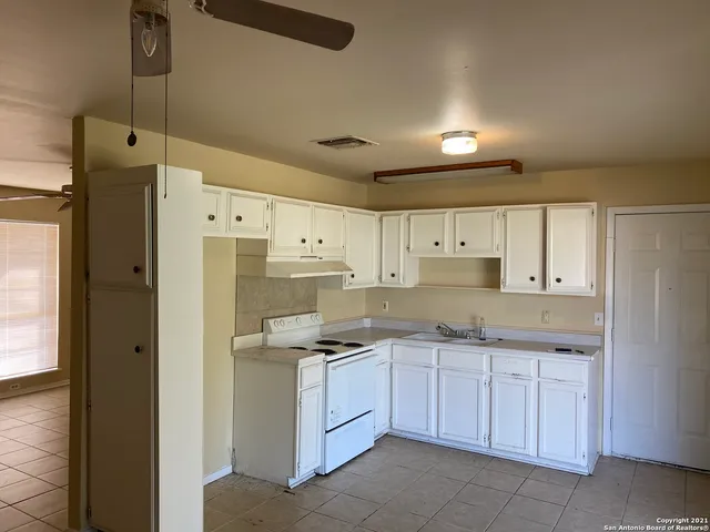 $1,375 | 1045 Gettysburg Drive, Schertz, TX 78154