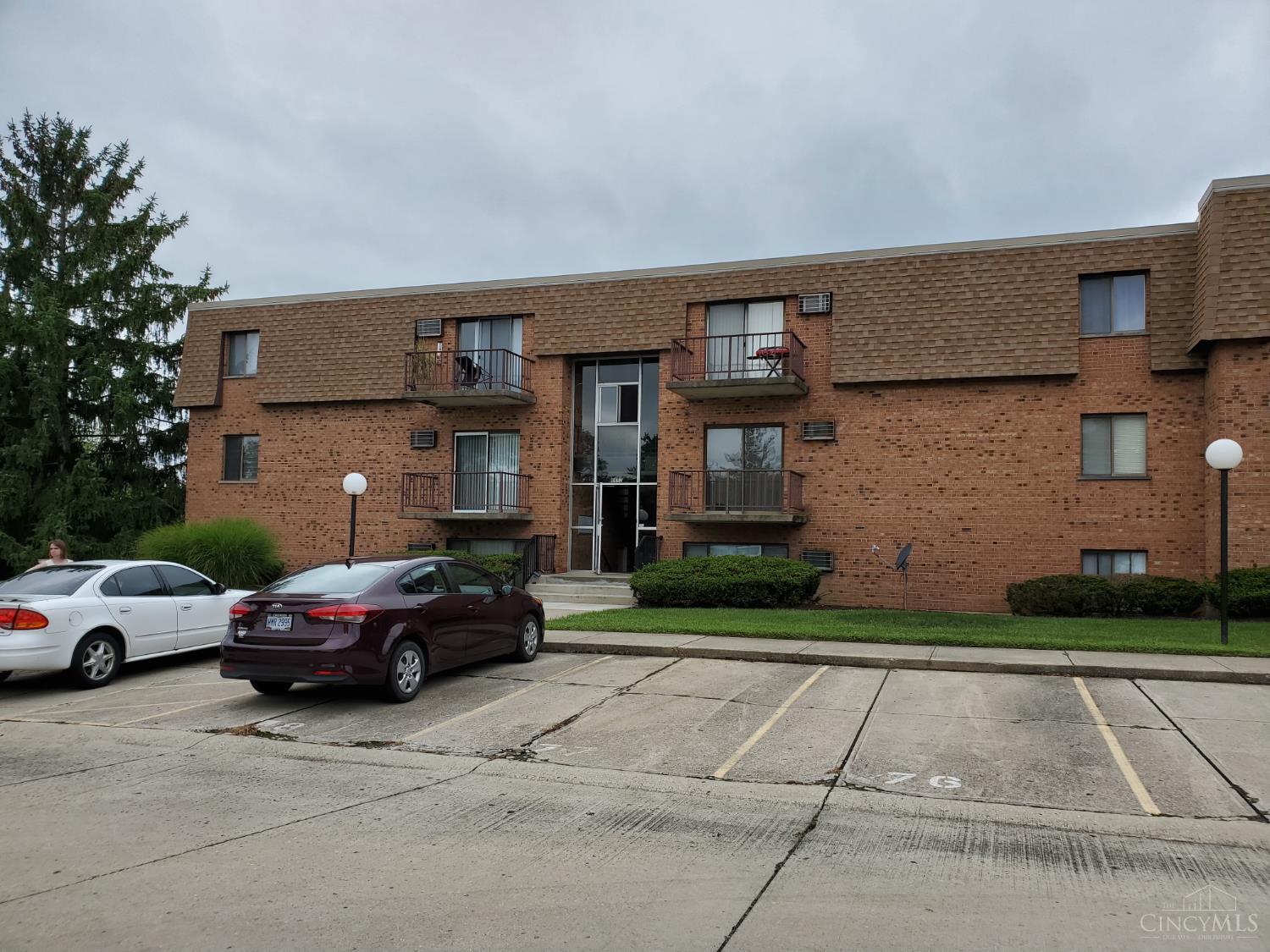 6646 Hearne Road, Unit 213 Cincinnati, OH 45248 - Photo 2 of 34