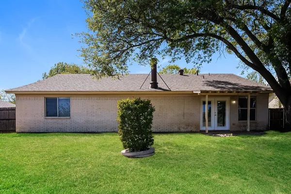 $2,070 | 6117 Autumn Springs Drive, Arlington, TX 76001