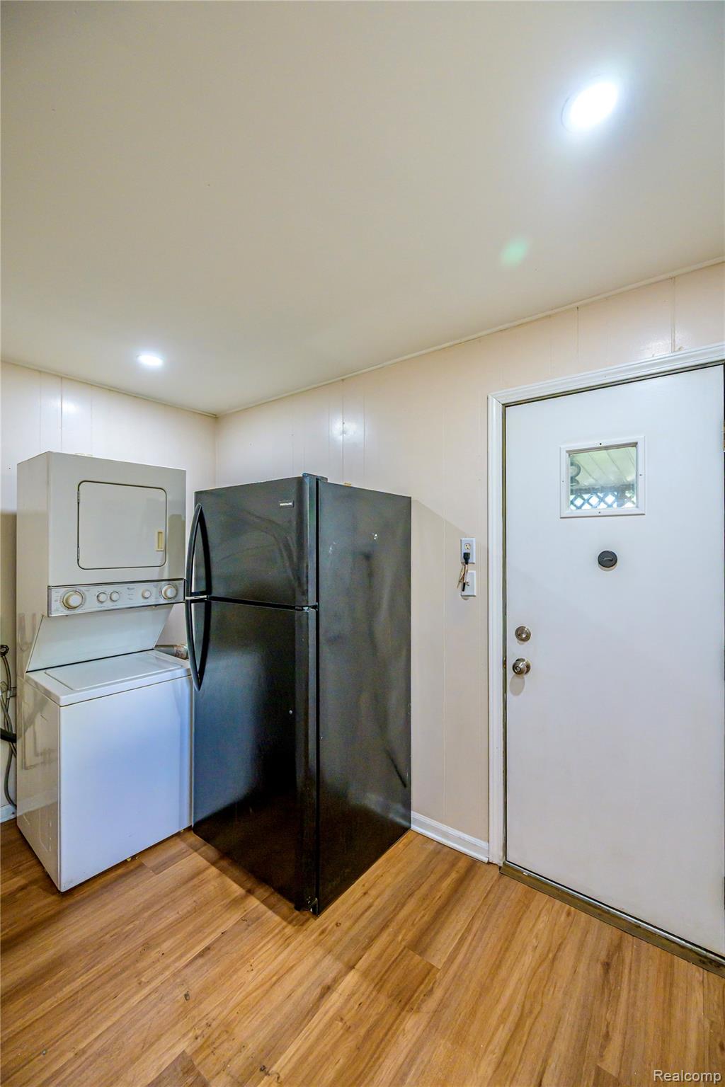 3226 Grayson Street Ferndale, MI 48220 - Photo 10 of 18 Laundry Room