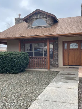 a view of house with a yard