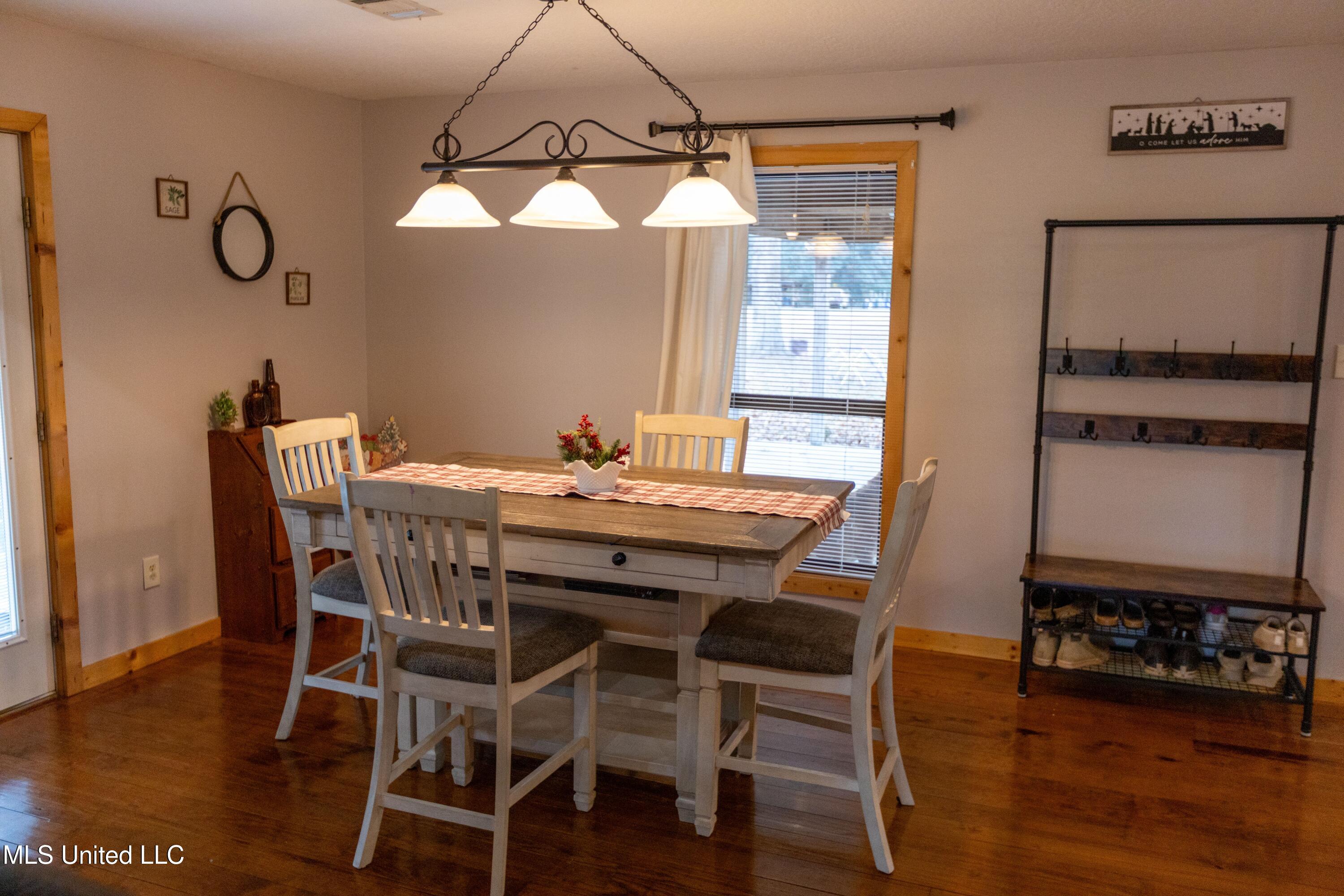 119 Tadpole Lane Lucedale, MS 39452 - Photo 9 of 32 Tadpole lane dining 2