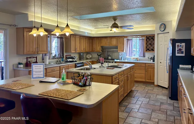 $325,000 | 22650 Railroad Avenue, Seligman, AZ 86337