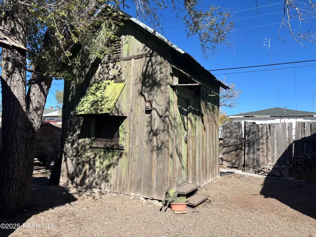 $325,000 | 22650 Railroad Avenue, Seligman, AZ 86337
