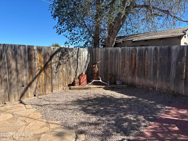 $325,000 | 22650 Railroad Avenue, Seligman, AZ 86337