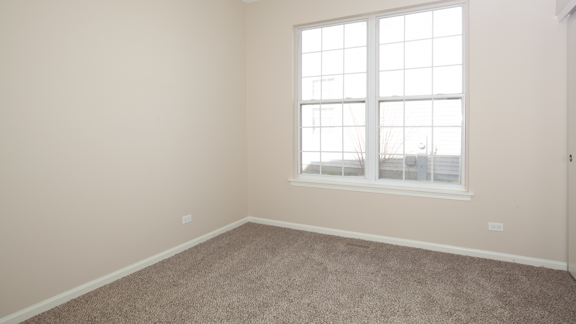 1850 Carrier Circle Plainfield, IL 60586 - Photo 6 of 13 an empty room with a window