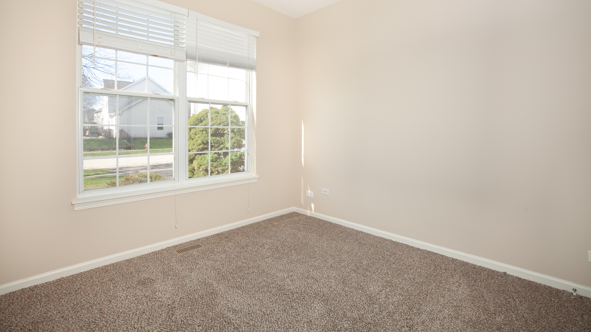 1850 Carrier Circle Plainfield, IL 60586 - Photo 8 of 13 an empty room with a window
