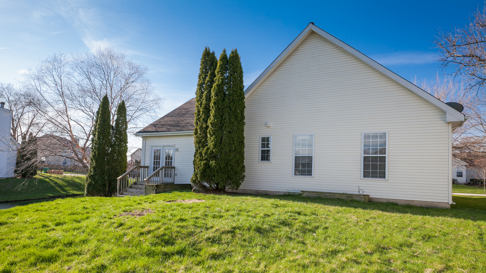 1850 Carrier Circle Plainfield, IL 60586 - Photo 10 of 13 a view of a house with backyard and garden
