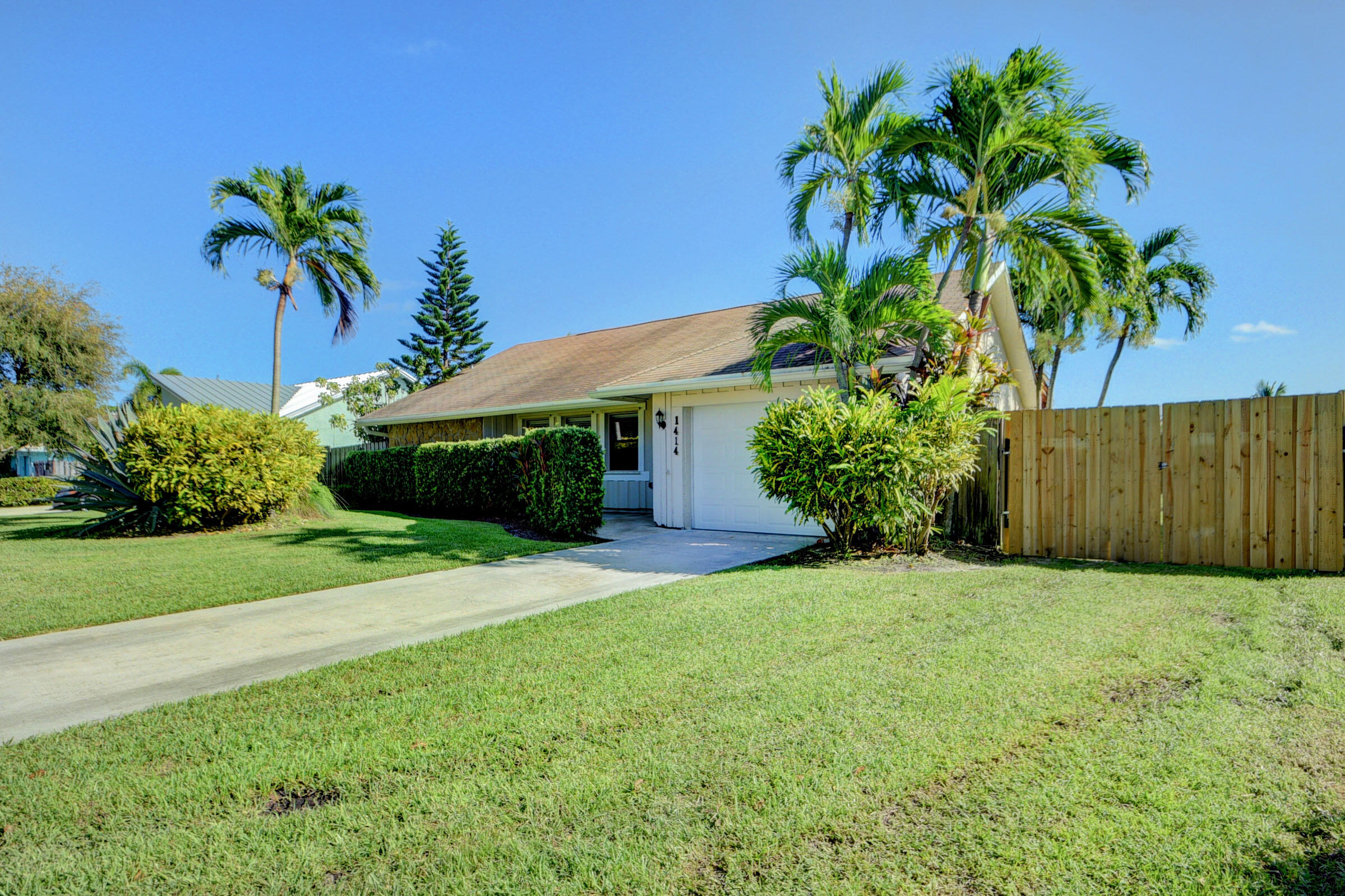 1414 Cormorant Road Delray Beach, FL 33444 - Photo 12 of 44 03_house (3)