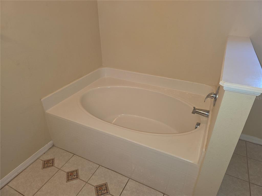 10563 Marysville Street Spring Hill, FL 34608 - Photo 10 of 22 a close up of a bathtub