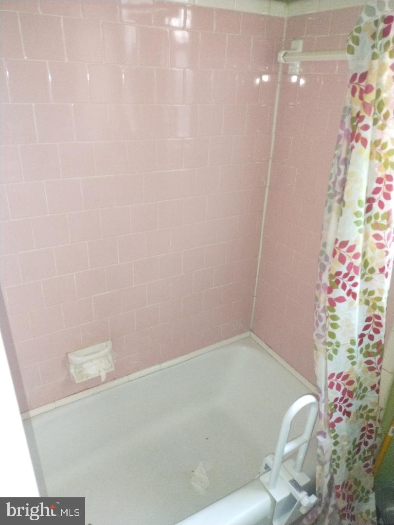 1718 Independence Avenue Southeast Washington, DC 20003 - Photo 11 of 33 Bath Rm