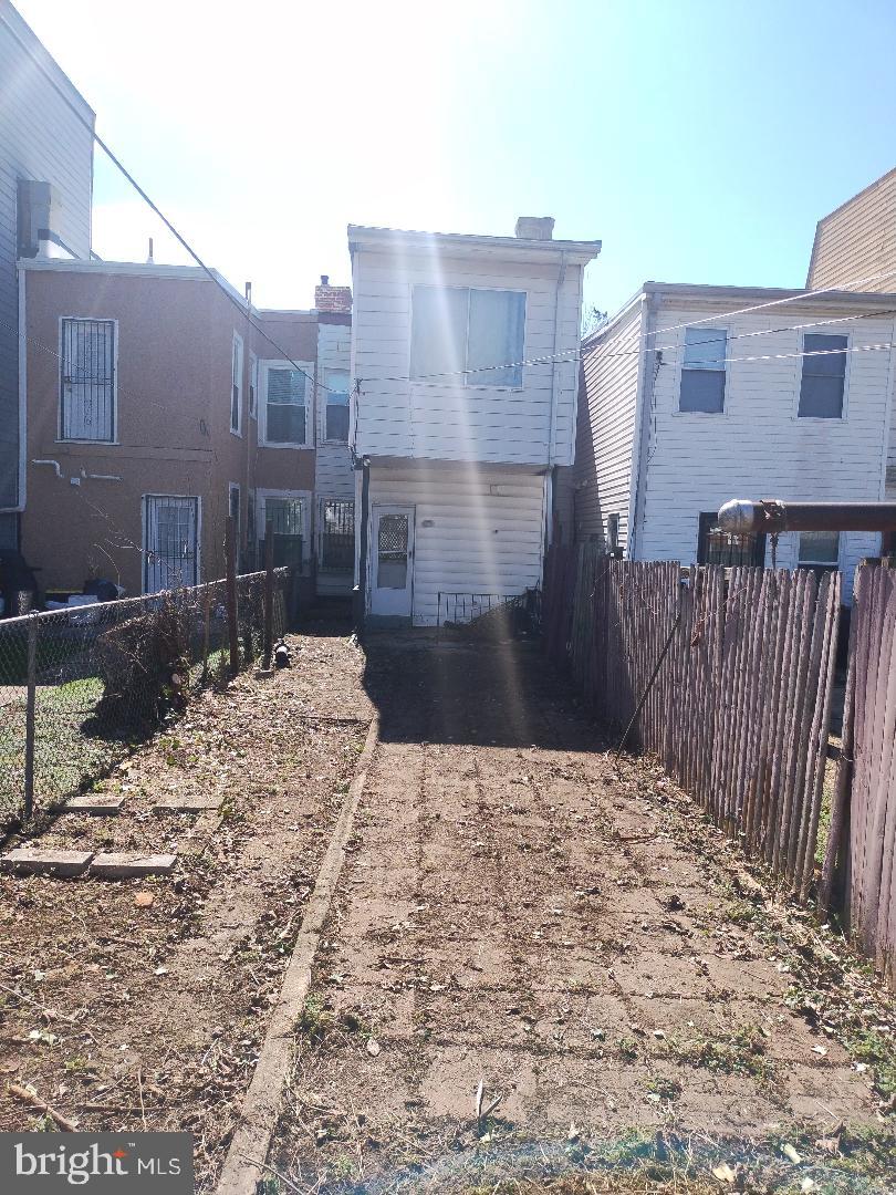 1718 Independence Avenue Southeast Washington, DC 20003 - Photo 30 of 37 a view of a backyard