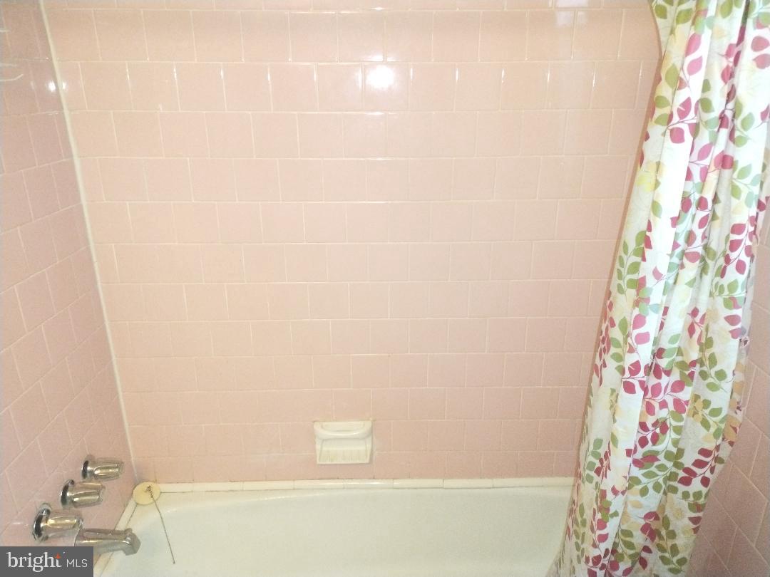 1718 Independence Avenue Southeast Washington, DC 20003 - Photo 10 of 33 Bath Rm