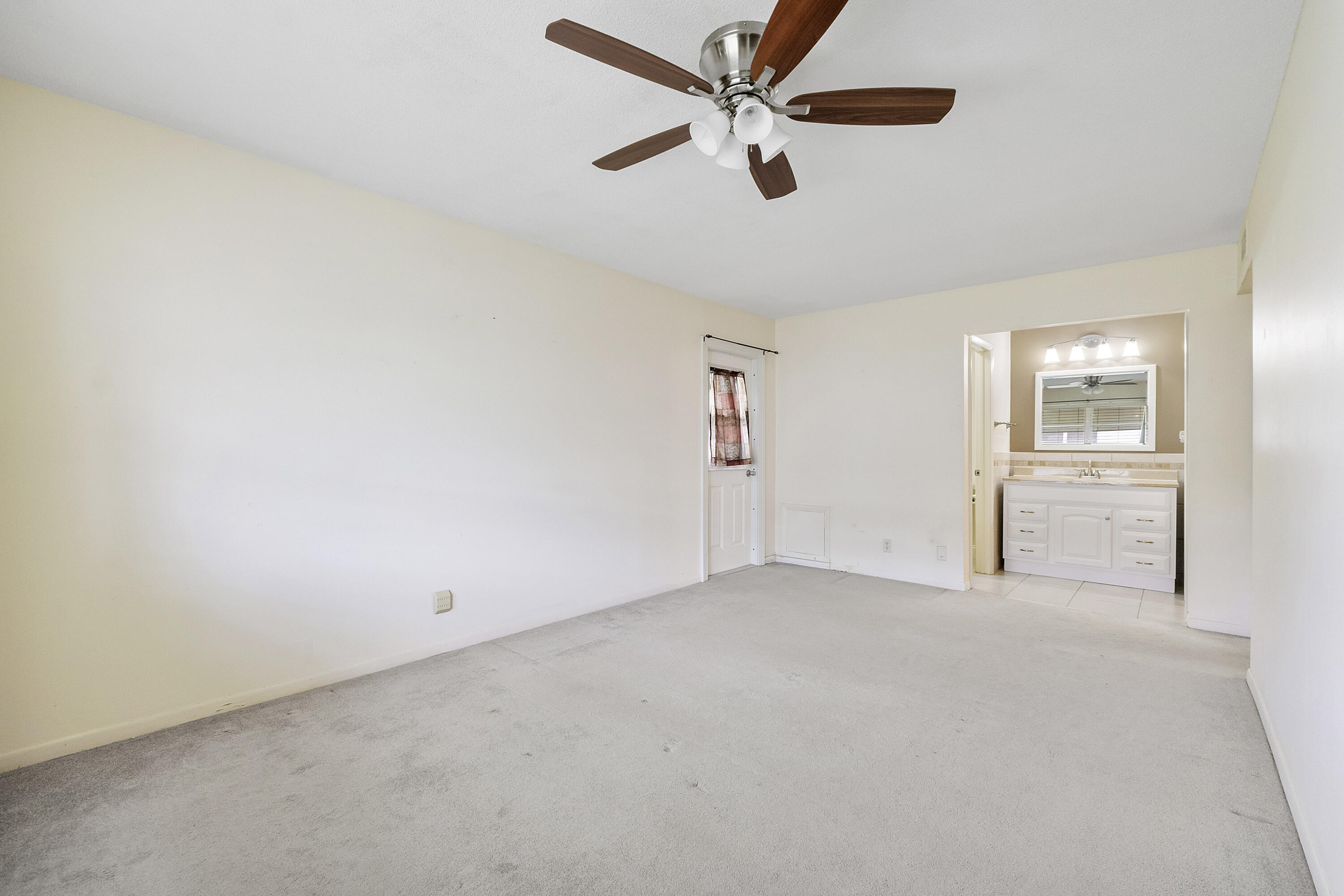 212 West High Point Terrace, Unit A Delray Beach, FL 33445 - Photo 18 of 34 212 W High Point Terr unit A_019