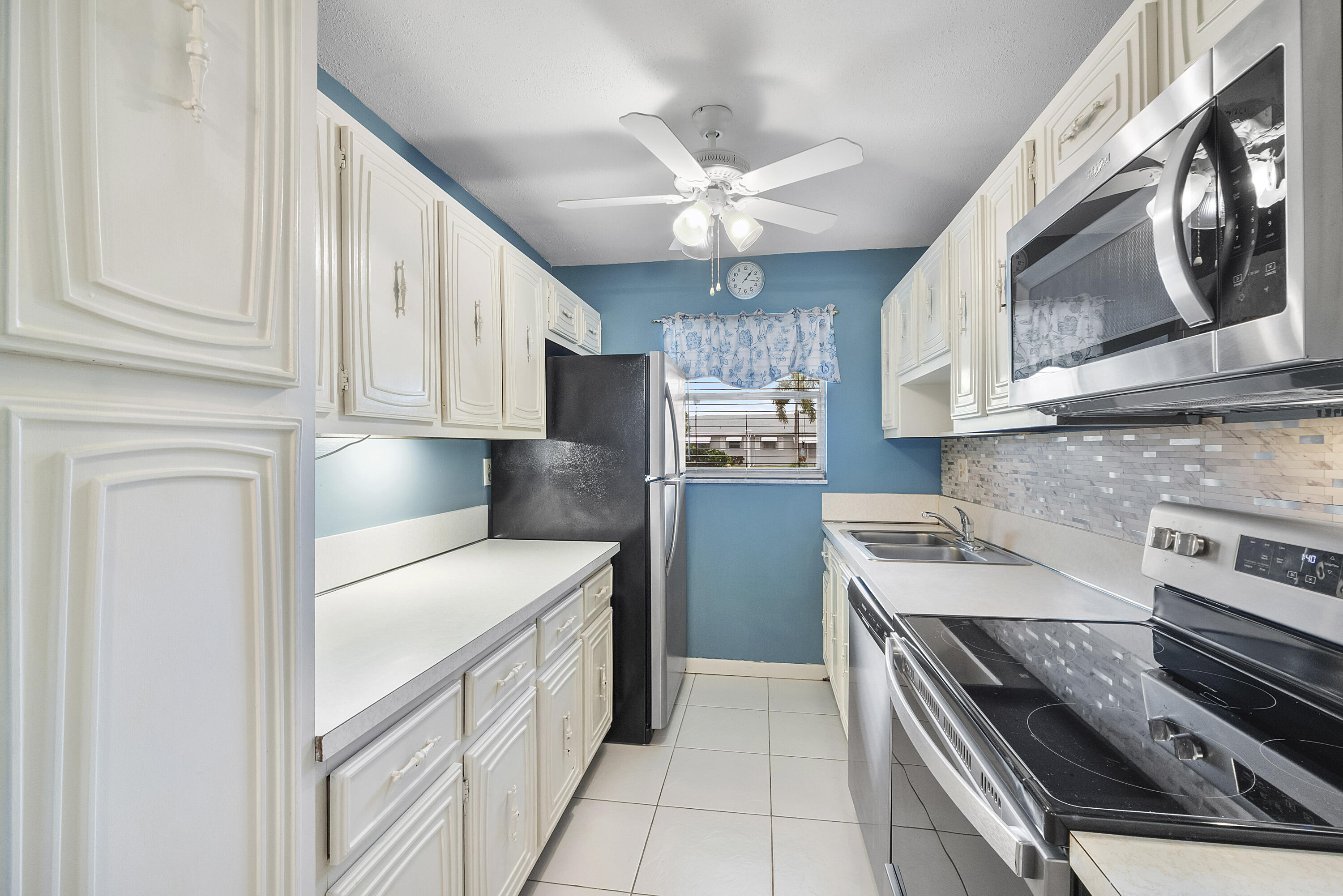 212 West High Point Terrace, Unit A Delray Beach, FL 33445 - Photo 9 of 34 212 W High Point Terr unit A_012