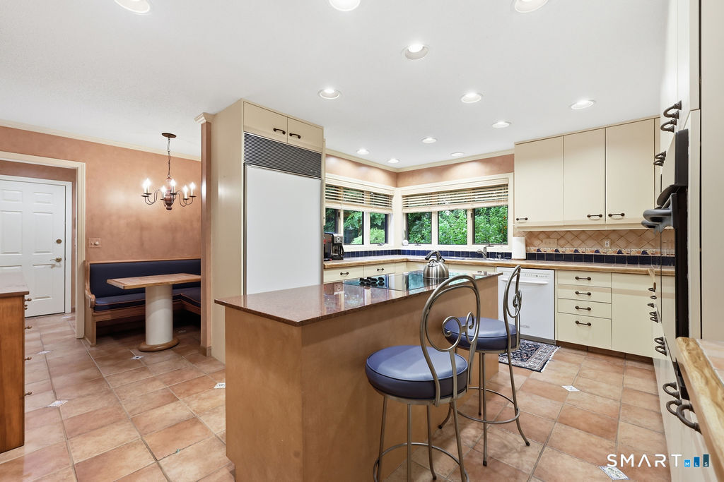 38 Cary Lane, Unit 38 Bloomfield, CT 06002 - Photo 9 of 36