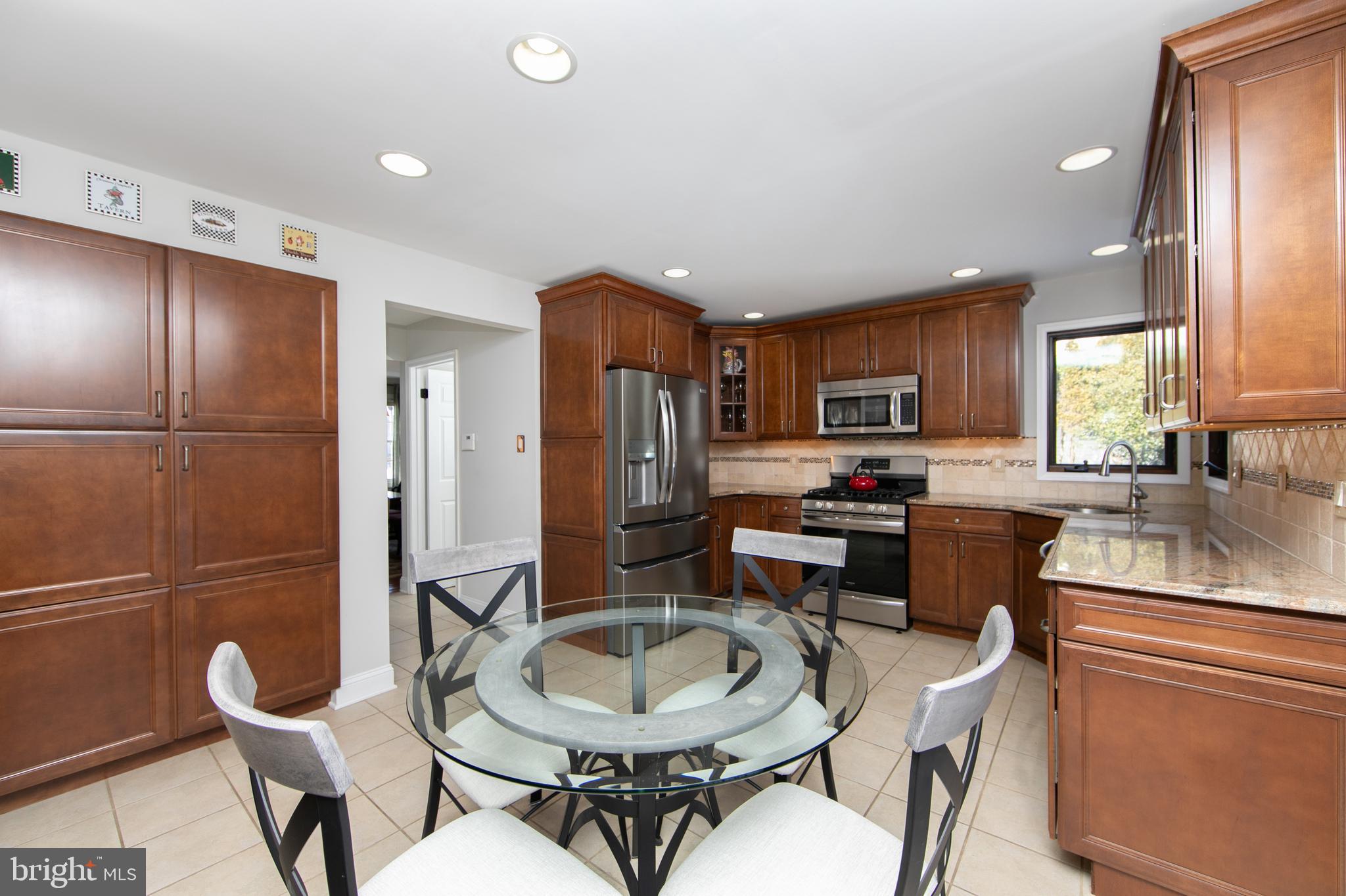 6 Teddington Way Mount Laurel, NJ 08054 - Photo 13 of 57 Eat-In Kitchen