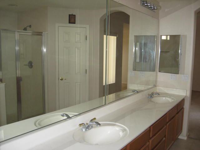 6762 West Rowel Road Peoria, AZ 85383 - Photo 11 of 19 MBath